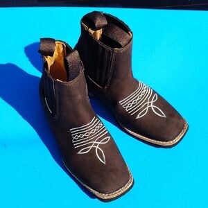 ( Boys )Brown Leather Ankle Boots with White Embroidery.